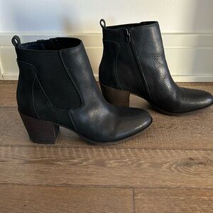 Lucky brand black bootie’s
